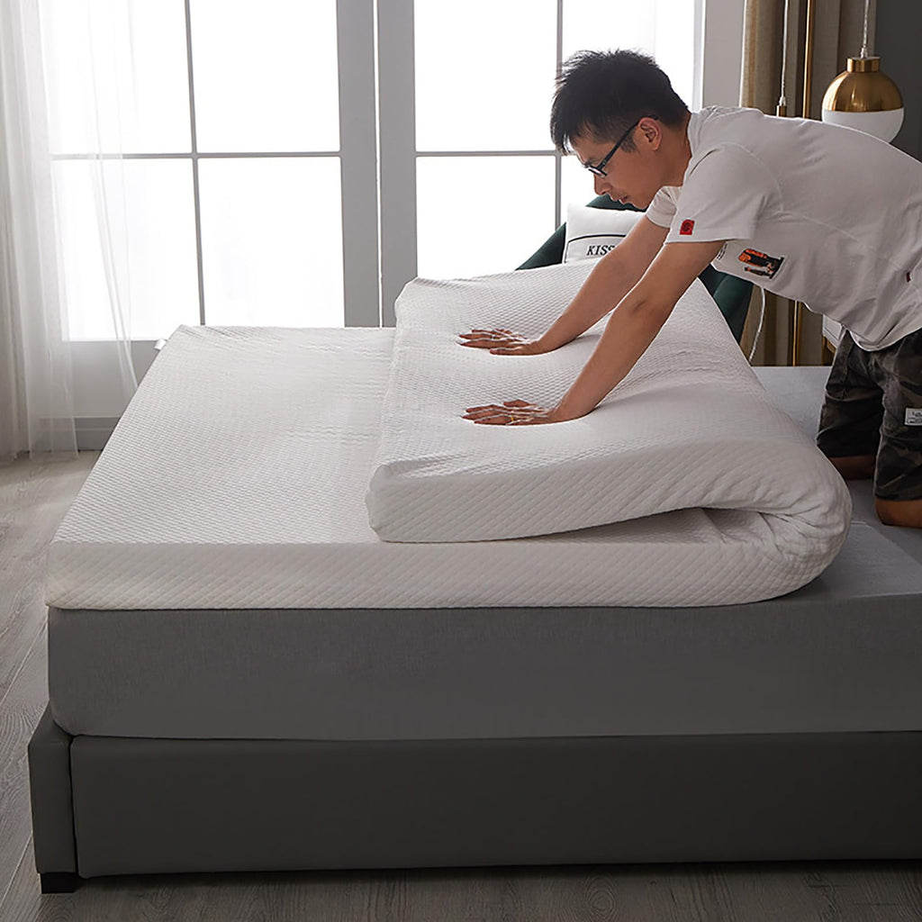 This Nic 3-Inch Natural Latex Mattress Topper 120x190cm